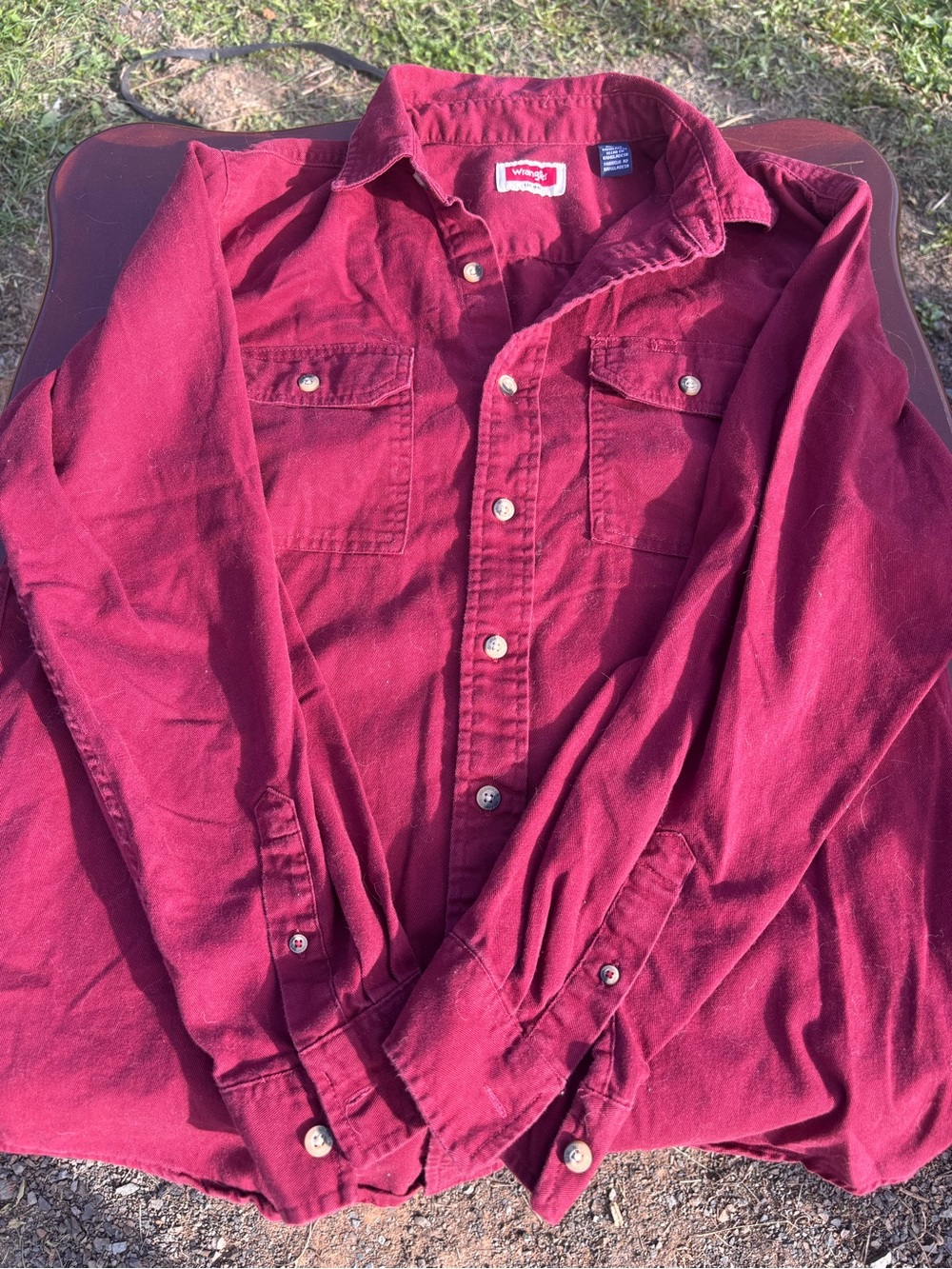 Wrangler Men's Button-Down Shirt in Burgundy Red